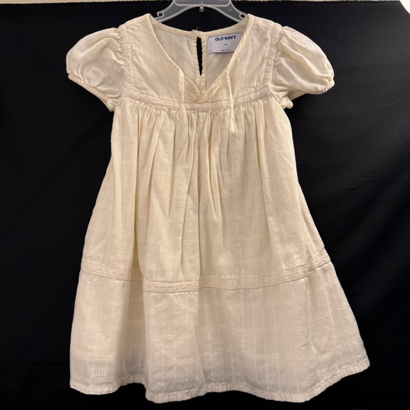 Old Navy Other - Old Navy Cream lined Sundress Girls size 4T Pleated Puff Sleeve Cotton Blend